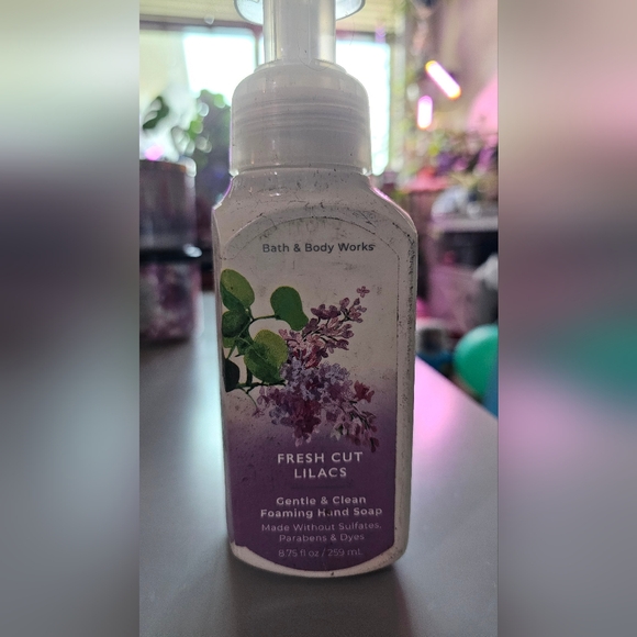 Fresh cut lilacs foaming hand soap - Picture 1 of 2